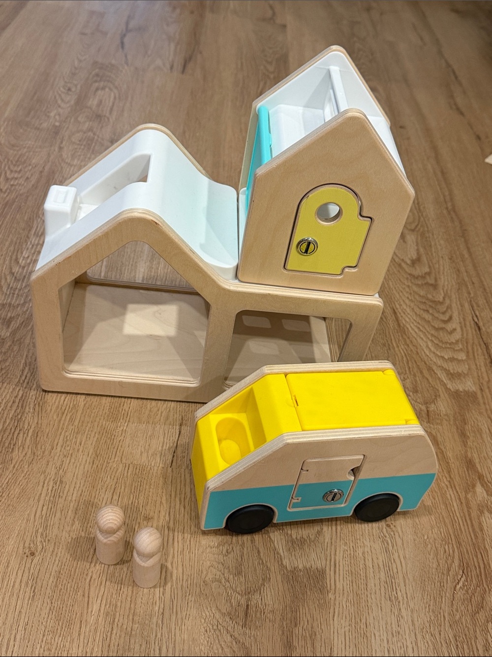 Wooden Camper Van Playset in Yellow & Teal - Brand Unknown